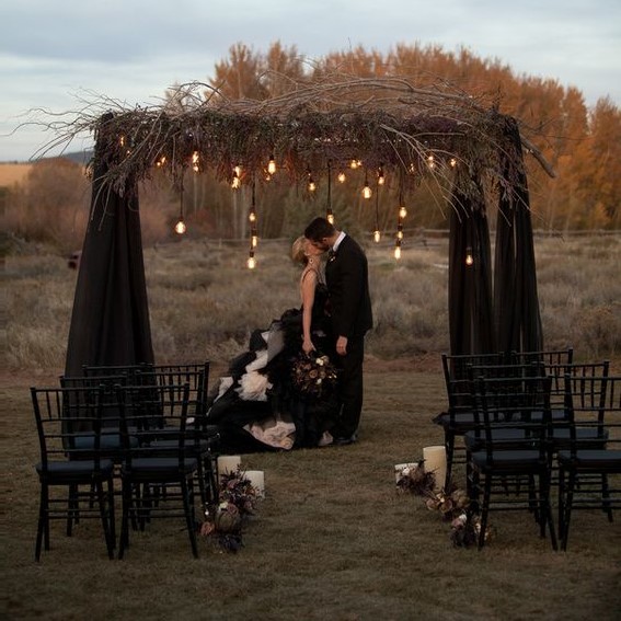 Gorgeous black wedding inspiration for you!